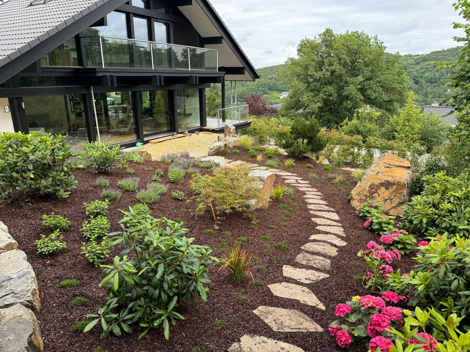 Gestaltete Gartenanlage von D.S. Garten- und Landschaftsbau in Bad Münstereifel